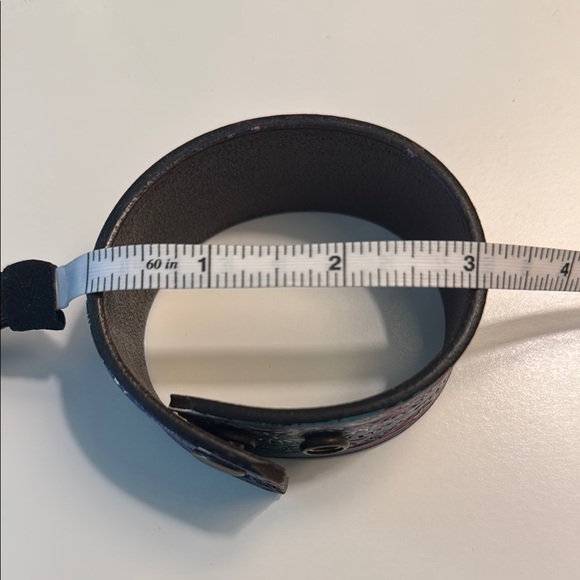 A Rare Bird Leather Tooled Purple Blue White 2 Adjustable Snap Bracelet NWT‎ - Picture 6 of 7